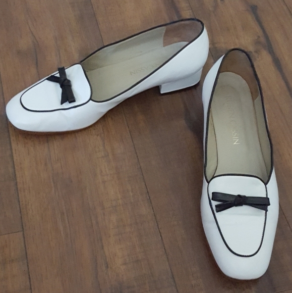 Vintage - Ruben Cassin White & Black Bow Loafers - Picture 2 of 7